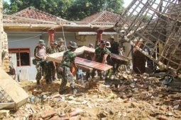 Kodim Pamekasan Bantu Perbaiki Rumah Rusak Korban Banjir