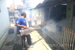 Dinkes Situbondo Lakukan "Fogging"  Basmi Nyamuk Aedes Aegypti