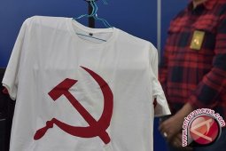 Polisi: ada 50 orang beli kaos palu arit