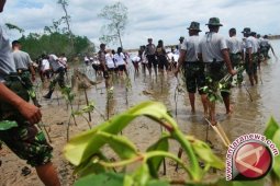 TNI dan Pemuda Bengkalis Tanam 200 Pohon
