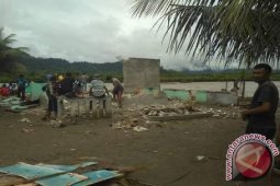 Sembilan rumah warga Menggamat dibongkar akibat banjir