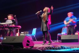 Trie Utami: Lagu-lagu Krakatau Semakin "Menanjak" (Video)