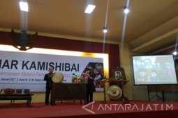 Unitomo Sosialisasikan Tanggap Bencana Melalui Cerita Bergambar