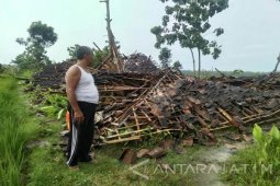 Angin Kencang di Bojonegoro Robohkan Rumah Jamur