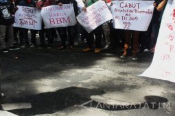 Tuntut Pemerintah Turunkan Harga