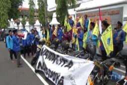 Mahasiswa Madiun Memrotes Kebijakan Pemerintah