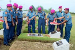 Prajurit Brigif-1 Marinir Ziarah Peringati HUT Ke-54