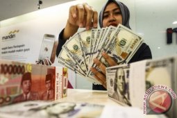 Rupiah diprediksi cenderung melemah sejalan dengan memanasnya perang dagang