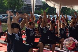 Safe Care Ajak Hidup Pola Sehat Dengan Yoga