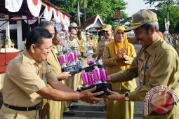 PENYERAHAN HADIAH JUARA STAND