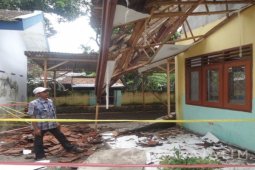 Satu Ruang Bangunan SD di Situbondo Ambruk (Video)