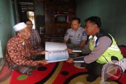 Polres Tanah Bumbu Beri Santunan Korban Lakalantas