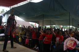 Karolin "Curi" Perhatian Pemerintah Pusat Melalui Pilkada