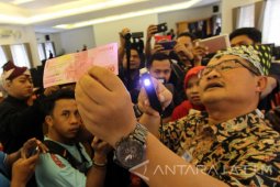 Menepis Isu Negatif Rupiah