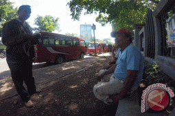 Dishub Bekasi Sulit Akomodasi  Pengusaha Angkot K-01