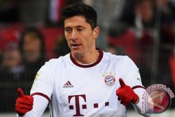 Lewandowski antar Muenchen berbalik taklukkan Freiburg 2-1