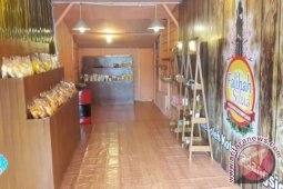 Pemuda Kreatif  Kembangkan Jajanan Lokal