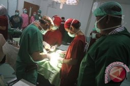Paslon Bupati Aceh Barat adakan bhakti sosial
