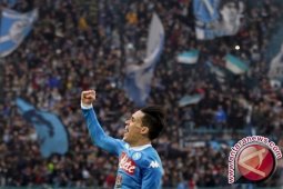 Dua gol cepat Napoli tumbangkan Milan 2-1