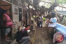 Karang Taruna Gorontalo Bedah Rumah Warga Miskin
