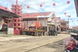 Sungai Ayak Meriah Oleh Lampion Jelang Imlek