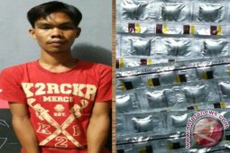 Polisi Tangkap Penjual 100 Butir Pil Zenith