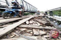 Warga Pertanyakan Penyelesaian Jembatan Sungai Mata-mata
