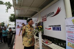 Pemkab Gresik Lengkapi Halte Dengan Perpustakaan Mini