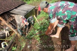 Satu Rumah Warga Tulungagung Rusak Tertimpa Longsor