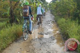 Warga Sungai Bakung Keluhkan Jalan Rusak