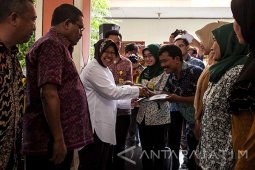 57 Warga Surabaya Terima Sertifikat Tanah SMS
