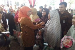 Mensos serahkan bantuan Rastra di Batanghari
