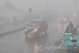 Jalan Tertutup Kabut