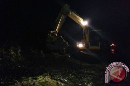 Longsor, Ratusan Kenderaan Jalur Lintas Tengah Sumatera Terjebak Macet
