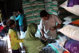 Harga Beras Kualitas Super di Bojonegoro Stabil