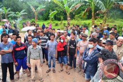 Ratusan Warga Tutup Jalan Perusahaan Balangan Coal