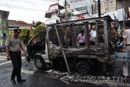Kebakaran Mobil Boks