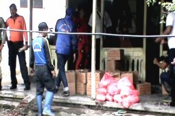 Pemkab Situbondo Berikan Bantuan Sembako Kepada Korban Banjir (Video)