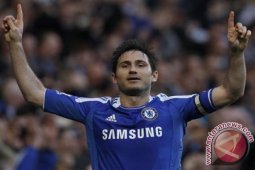 Kapten Chelsea Terry berpeluang kembali saat melawan Wolves