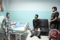 WABUP BANJAR BESUK ISTRI WARTAWAN