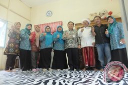 Wali Kota Banjarmasin Serahkan Kunci Rumah Juriah