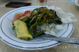 Pedasnya Plecing Kangkung khas Lombok