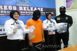BNN Kediri Tangkap Tiga Orang Terkait Penyalahgunaan Narkoba (Video)