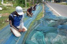 Aktivitas  Nelayan Saat Tidak Melaut
