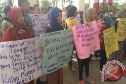 Mahasiswa Jambi mengkritik satu tahun kepemimpinan Zola
