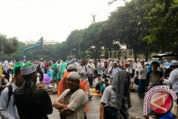 Istiqlal tak mampu tampung, lautan massa 112 meluap ke Lapangan Banteng