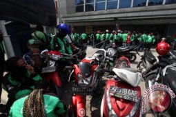 Ratusan Pengemudi Gojek Kembali Demo