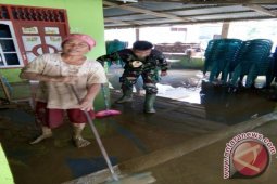 Koramil Terjunkan Personil Bantu Warga Terdampak Banjir