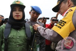 Walikota Lhokseumawe serahkan Linmas ke Polisi
