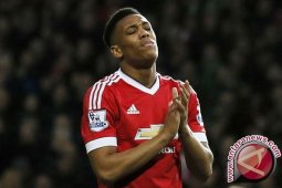 Gary Neville memprediksi Martial jadi bintang MU